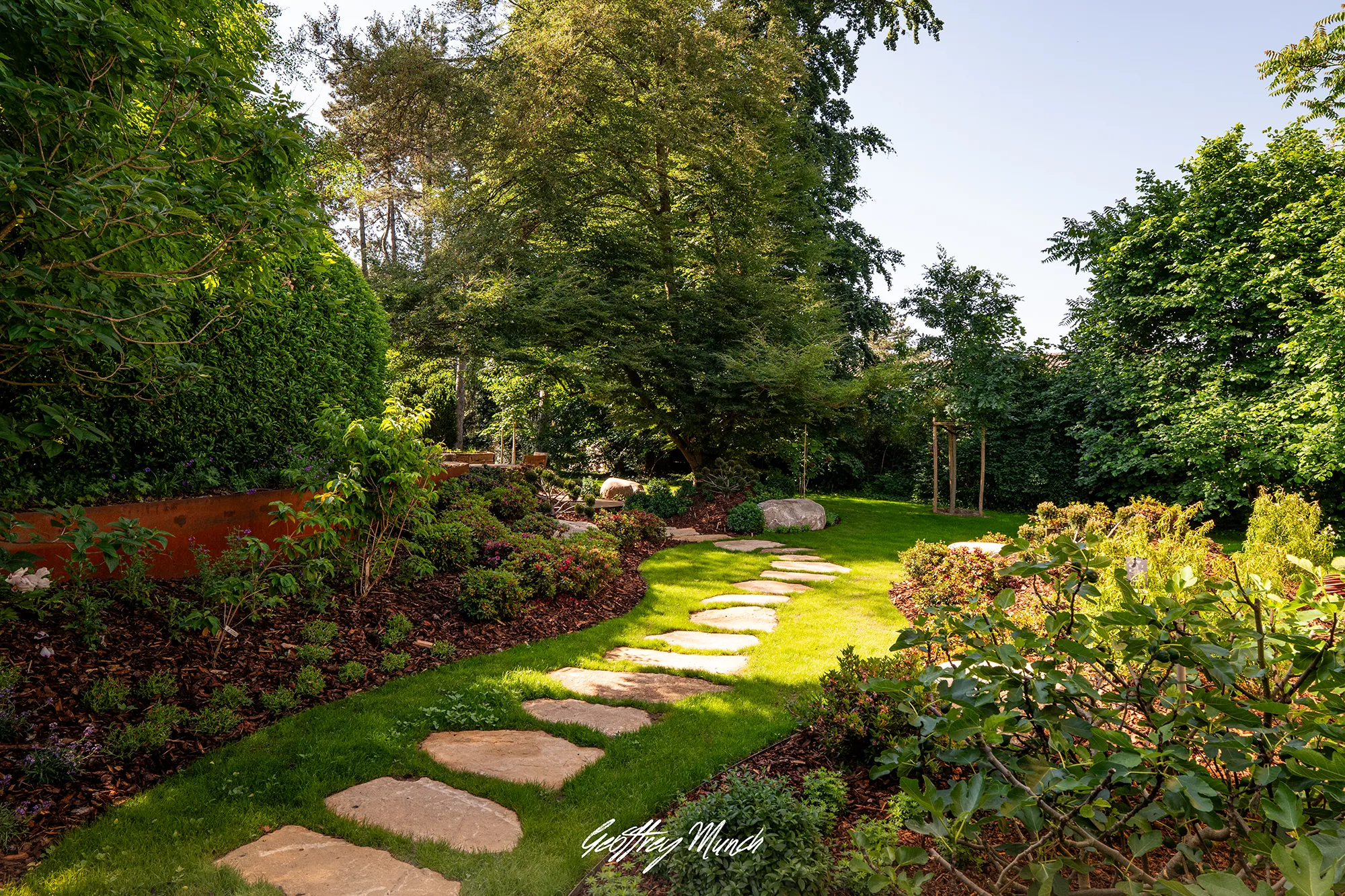 Jardin ombragé, pas japonais