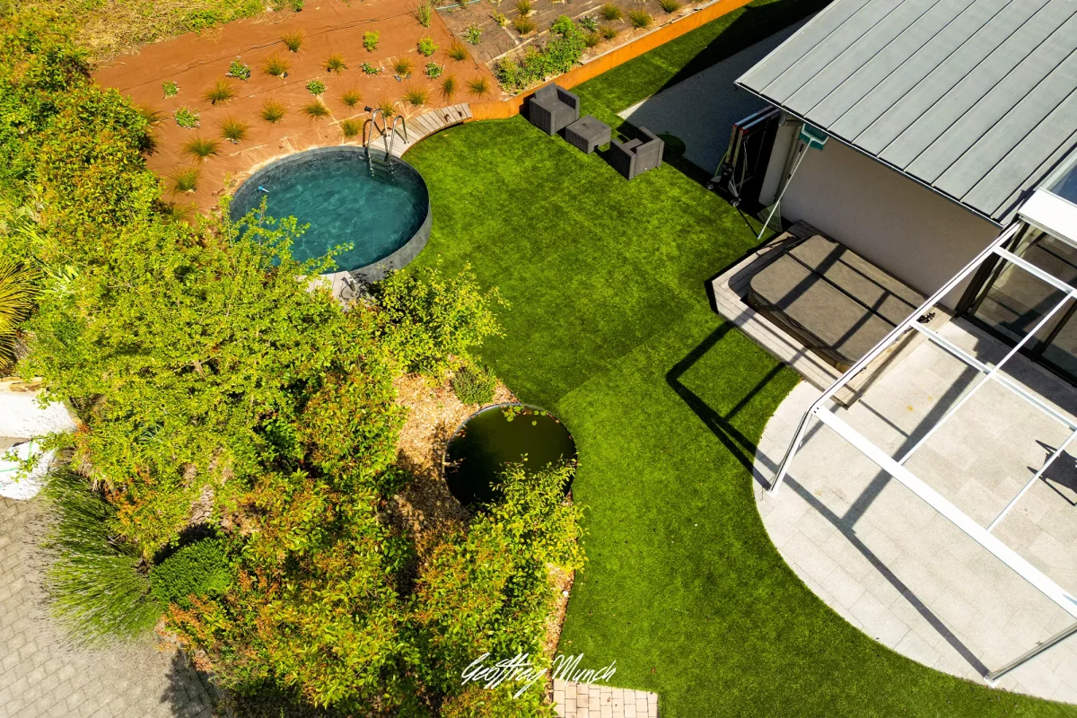 Vue sur la piscine circulaire